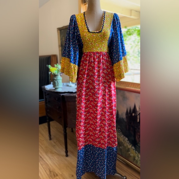 1970’s Vintage Calico Kimono Sleeve Dress by Young Innocent - Picture 4 of 15